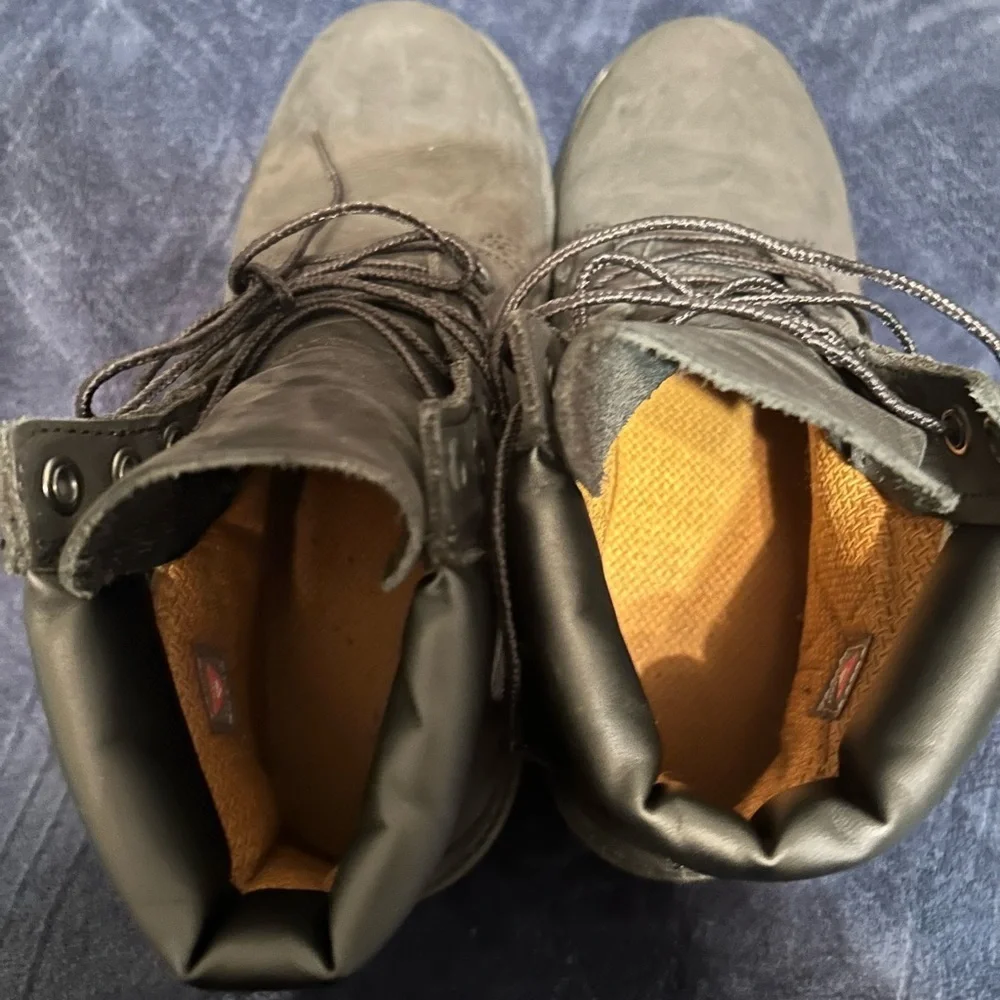 Timberland Boots size 6 juniors fit like size 8 men’s